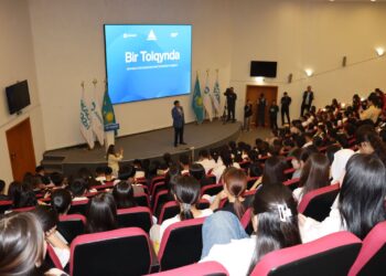 Әулиеата жастары «BIR TOLQYNDA» ашық диалог алаңында бас қосты
