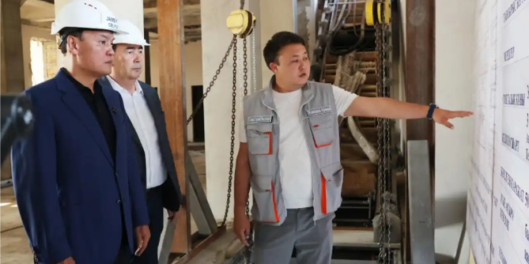 Ербол Қарашөкеев Тараздағы әлеуметтік және инфрақұрылымдық нысандардағы құрылыс барысын тексерді
