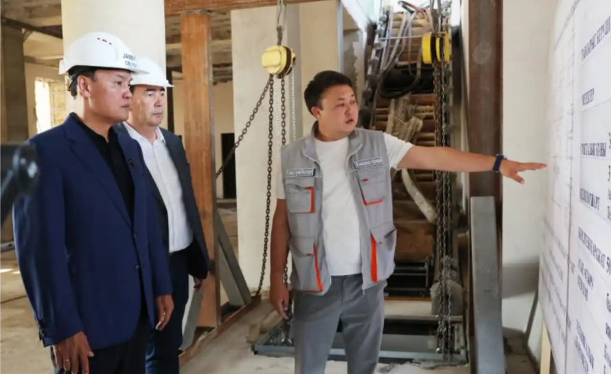 Ербол Қарашөкеев Тараздағы әлеуметтік және инфрақұрылымдық нысандардағы құрылыс барысын тексерді