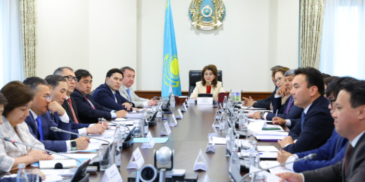Үкіметте мемлекеттік тіл саясатын жүзеге асыру жөніндегі комиссияның отырысы өтті