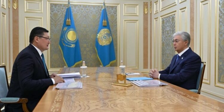 Абай облысының әкімі Президентке өңірдің экономикалық дамуы туралы есеп берді