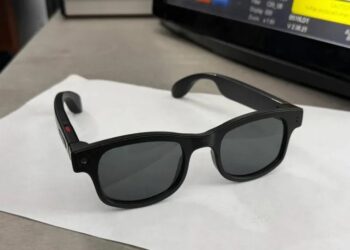 Таразда тергеу мекемесіне жасырын камера орнатылған көзілдірік кіргізбек болғандар ұсталды