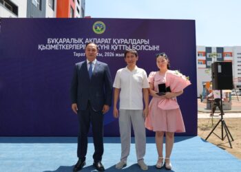 Жамбыл облысында БАҚ қызметкерлеріне пәтер кілті табысталды