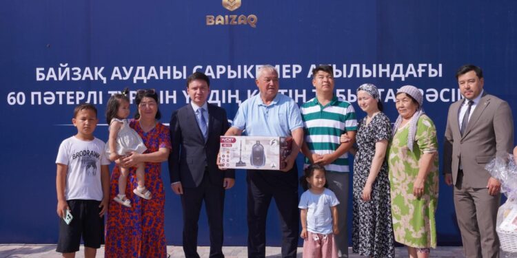 Байзақта 140 отбасыға жаңа пәтердің кілттері табысталды
