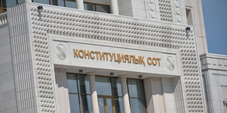 Конституциялық Сот президенттік мерзімдер санына қатысты норманы қолданудың құқықтық тәртібін айқындады