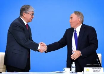Тоқаев Назарбаевты туған күнімен құттықтады