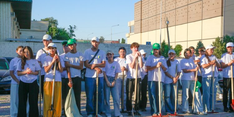 Таразда «Таза Қазақстан» акциясы аясында республикалық жастар сенбілігі өтті