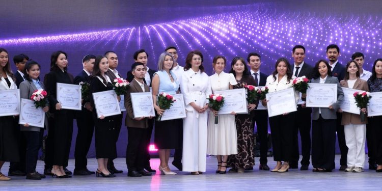 «Тәуелсіздік ұрпақтары» грантының жеңімпаздары марапатталды