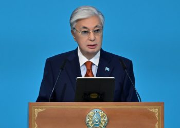 Тоқаев оқушылардың 18 жасқа дейін мектепте оқуын қайта қарауды ұсынды