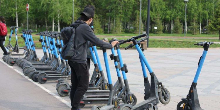 Қазақстанда электрсамокаттардың тротуармен жүруіне тыйым салынды