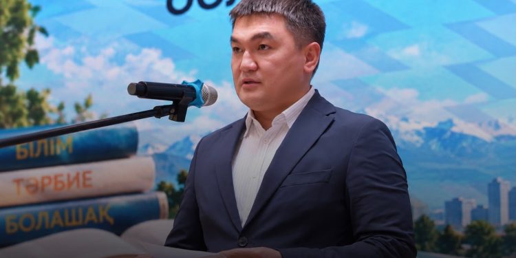 ЖИ көмекшіден авторлық әдістемеге дейін: Жамбыл облысының педагогтері өз әзірлемелерін таныстырды