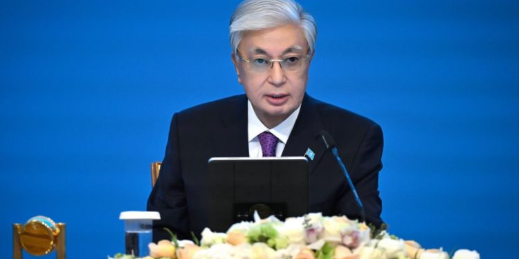 Мәслихаттар мерзімінен бұрын таратыла ма: Президент маңызды мәлімдеме жасады