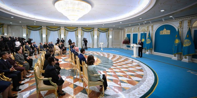 Президент елімізде педагог мамандығын таңдаған жастардың қатары артып келе жатқанын жақсы үрдіске балады