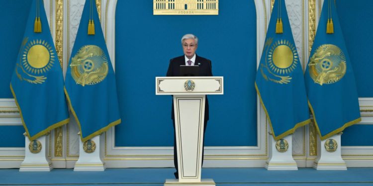Тоқаев ұстаздарға үндеу жасап, білім саласындағы басты міндетті атады