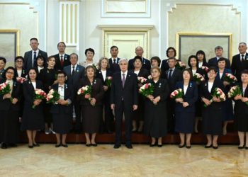 Ұстаздар күні: Үздік педагогтерге мемлекеттік награда берілді