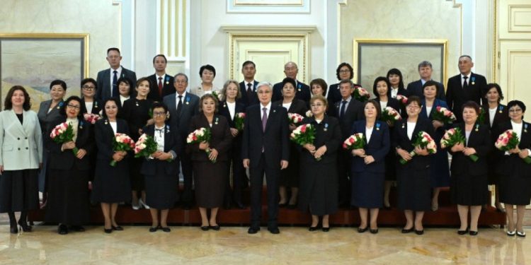 Ұстаздар күні: Үздік педагогтерге мемлекеттік награда берілді